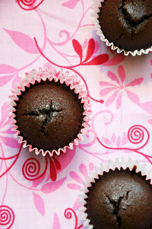 gluten-free-vegan-chocolate-cupcakes-1