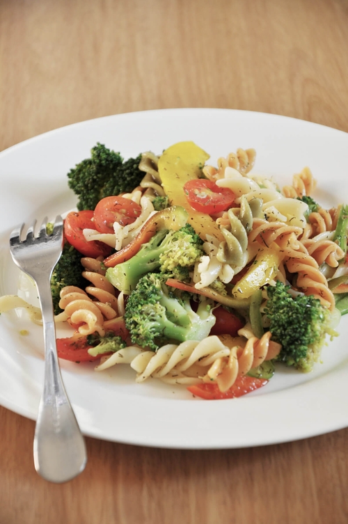 three-color-pasta-salad-with-broccoli-3